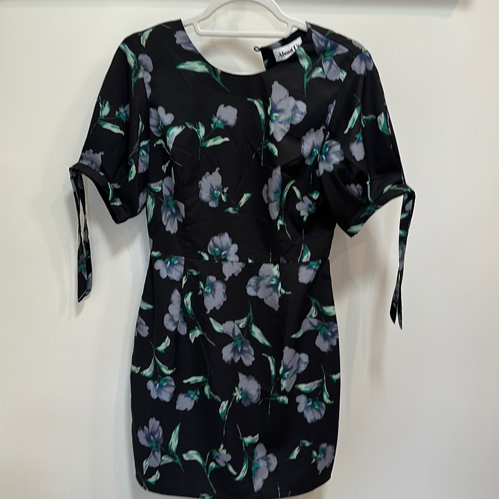 Short sleeved floral mini dress
